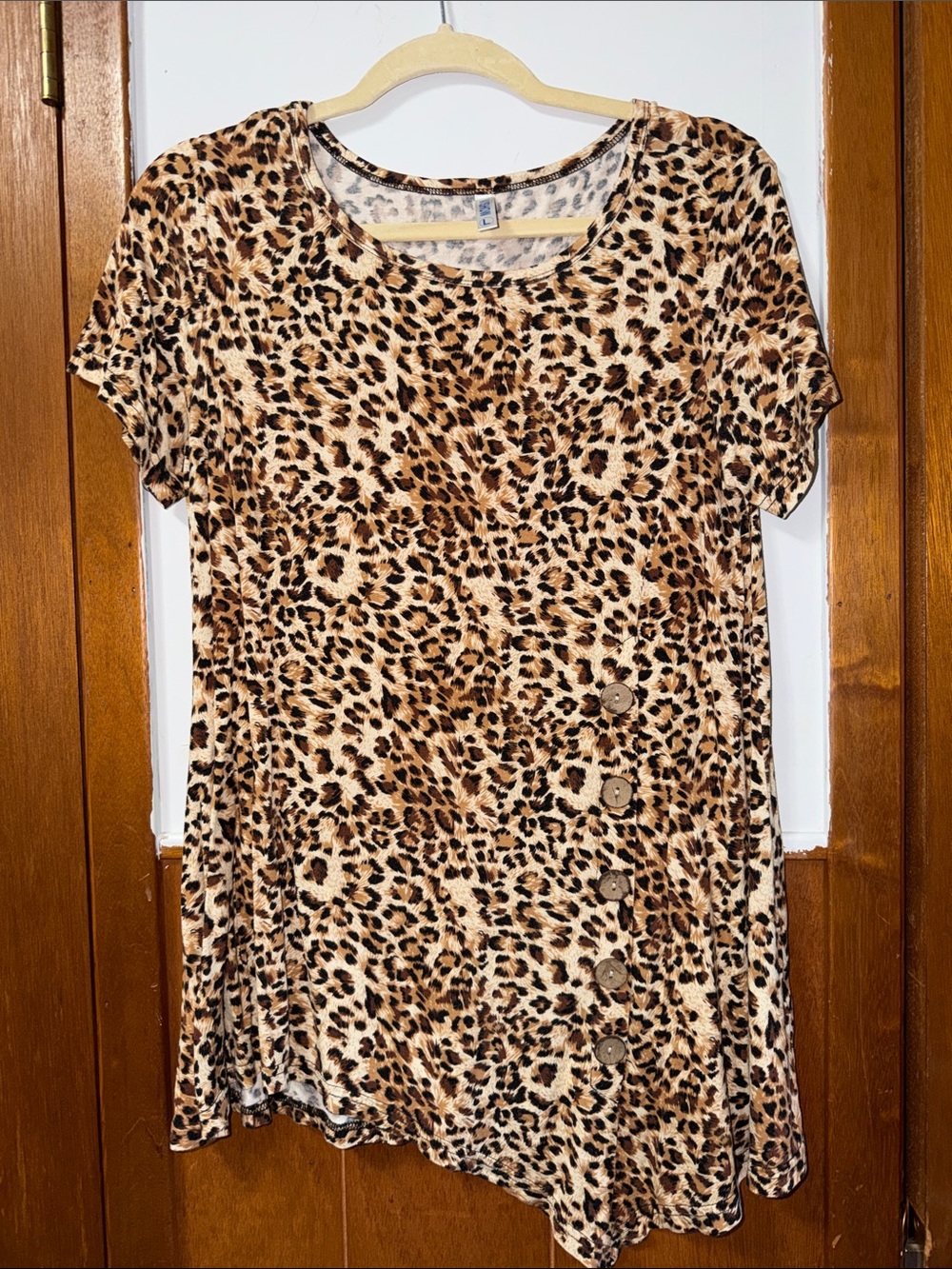 VIISHOW LEOPARD TUNIC BIG WOODN BUTTON DETAIL SIZE LARGE